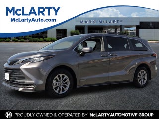 2021 Toyota Sienna LE 8 Passenger