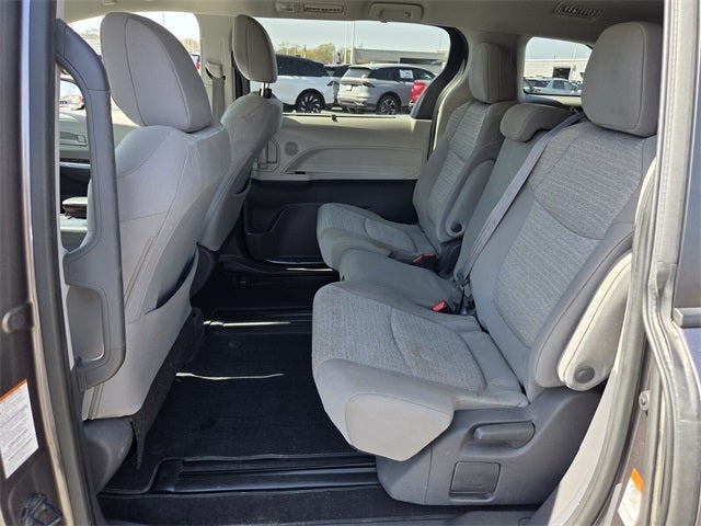 2021 Toyota Sienna LE 8 Passenger