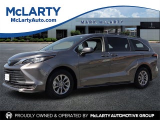 2021 Toyota Sienna LE 8 Passenger