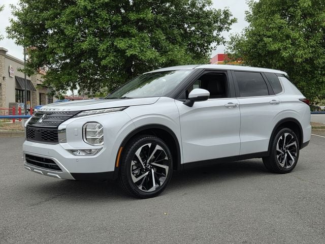 2024 Mitsubishi Outlander Base