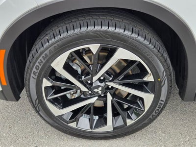2024 Mitsubishi Outlander Base