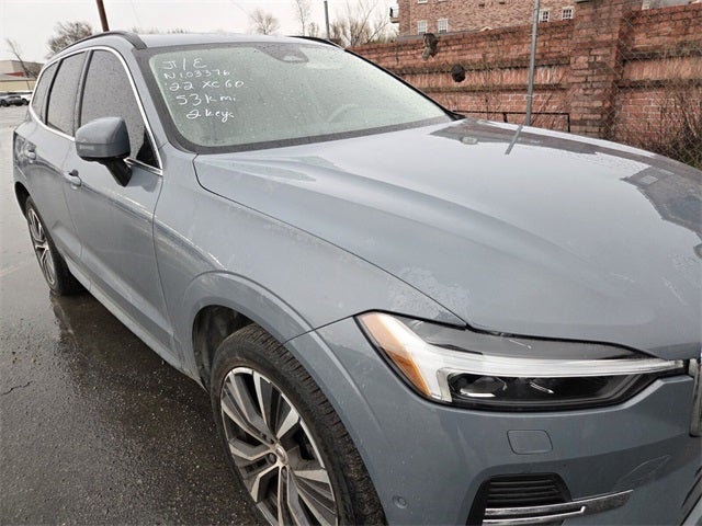 2022 Volvo XC60 B5 Momentum