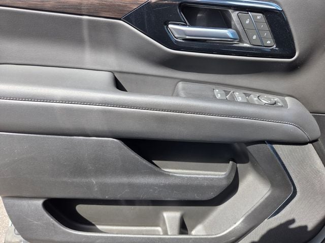 2025 Chevrolet Suburban LT