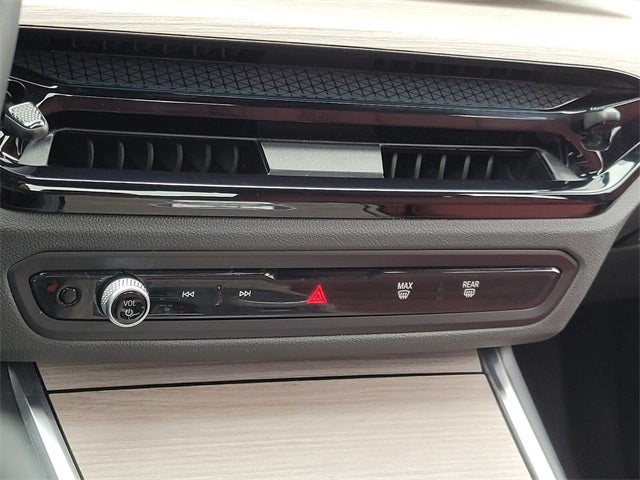 2025 BMW 3 Series 330i xDrive