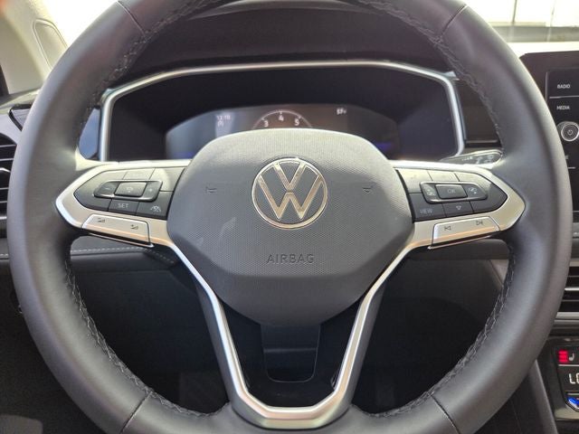 2025 Volkswagen Taos 1.5T SE Black