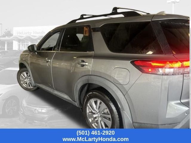 2022 Nissan Pathfinder SV