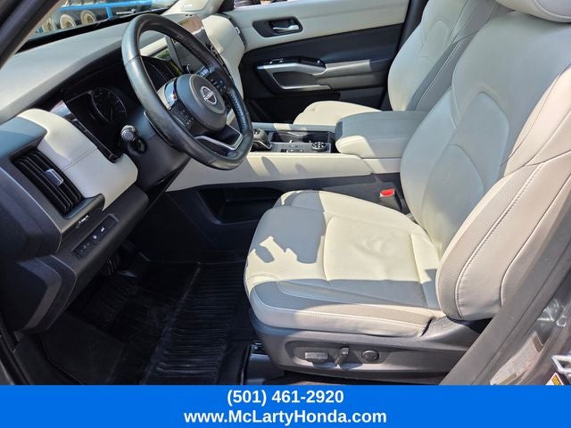 2023 Nissan Pathfinder SL