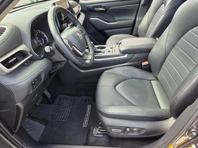 2025 Toyota Highlander XLE
