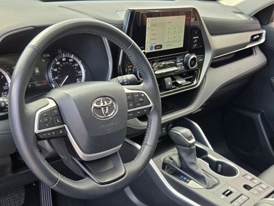 2025 Toyota Highlander XLE