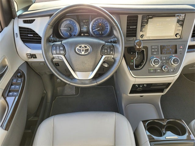 2020 Toyota Sienna XLE