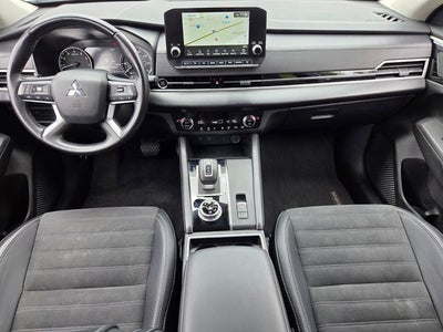 2024 Mitsubishi Outlander SE