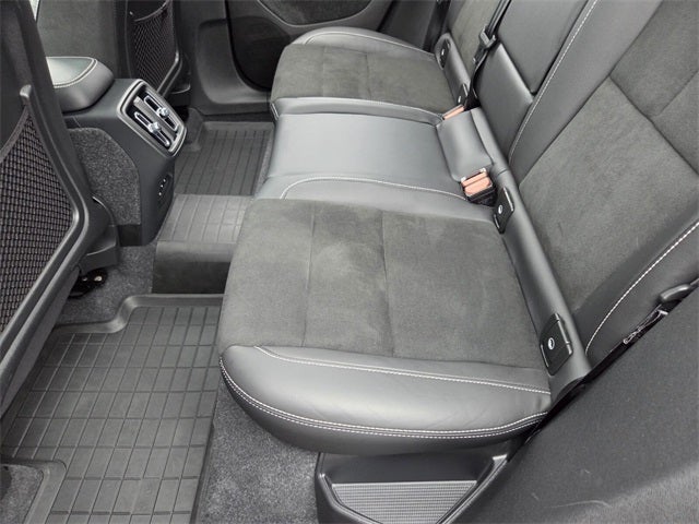 2022 Volvo XC40 R-Design