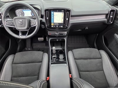 2022 Volvo XC40 R-Design