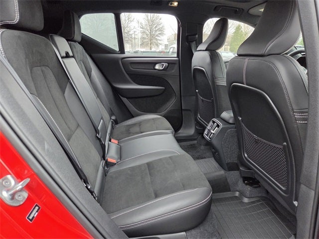 2022 Volvo XC40 R-Design