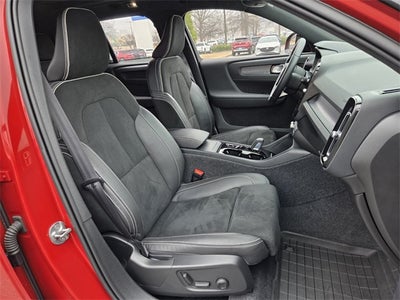 2022 Volvo XC40 R-Design