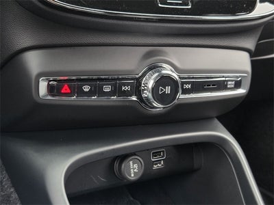 2022 Volvo XC40 R-Design