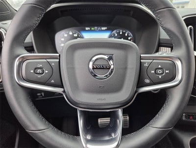 2022 Volvo XC40 R-Design