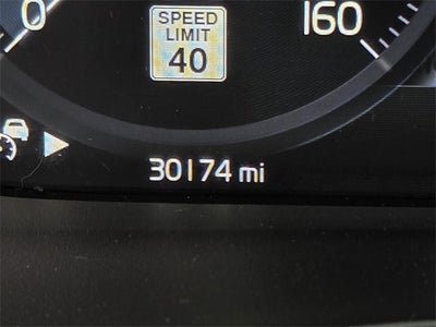 2022 Volvo XC40 R-Design