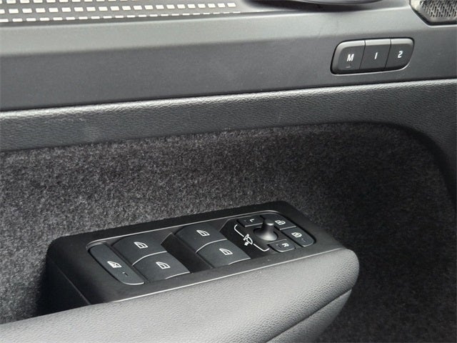 2022 Volvo XC40 R-Design