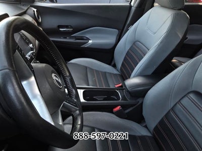 2022 Nissan Kicks SR