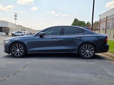 2022 Volvo S60 B5 Momentum