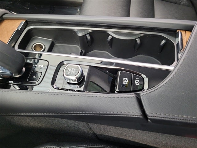 2025 Volvo XC90 B6 Plus 7-Seater