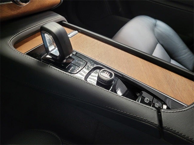 2025 Volvo XC90 B6 Plus 7-Seater