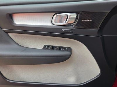 2019 Volvo XC40 Momentum