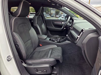 2021 Volvo XC40 R-Design