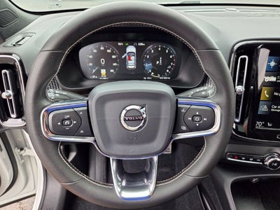 2021 Volvo XC40 R-Design