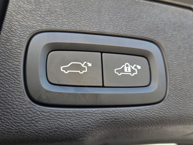 2024 Volvo XC60 Recharge Plug-In Hybrid Core Dark