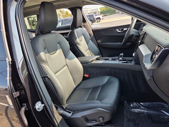 2024 Volvo XC60 Recharge Plug-In Hybrid Core Dark