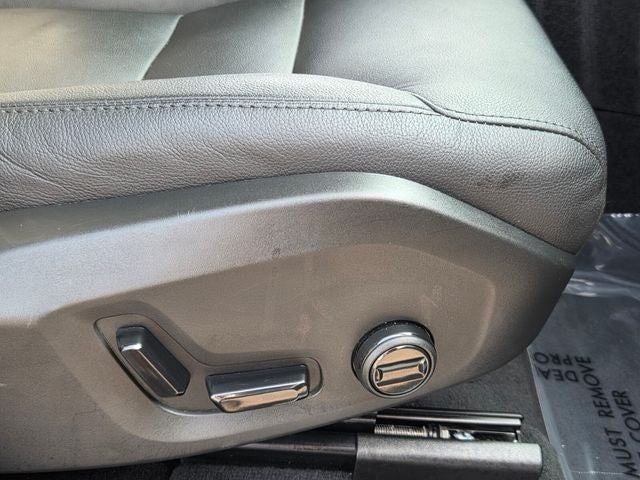 2024 Volvo XC60 Recharge Plug-In Hybrid Core Dark