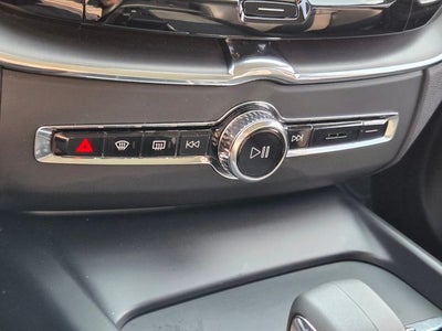2024 Volvo XC60 Recharge Plug-In Hybrid Core Dark