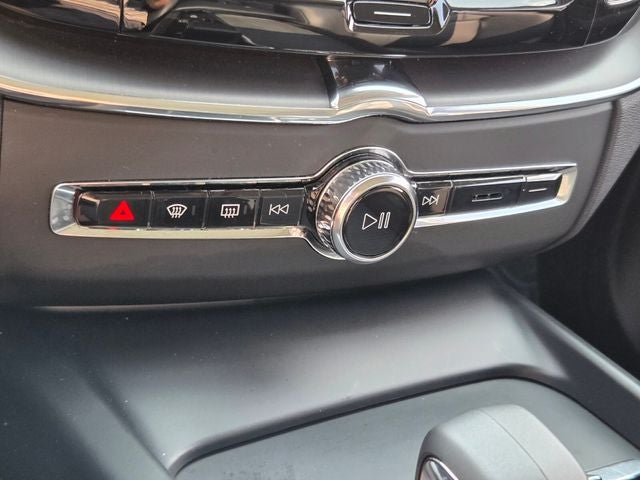 2024 Volvo XC60 Recharge Plug-In Hybrid Core Dark