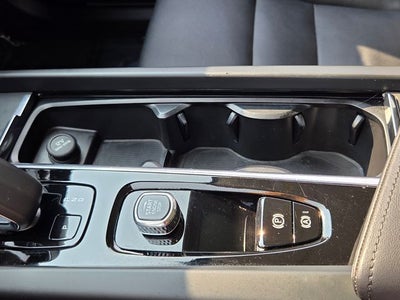 2024 Volvo XC60 Recharge Plug-In Hybrid Core Dark