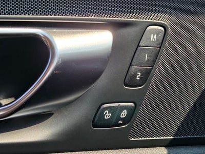 2024 Volvo XC60 Recharge Plug-In Hybrid Core Dark