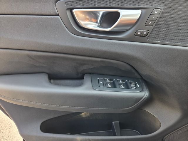 2024 Volvo XC60 Recharge Plug-In Hybrid Core Dark