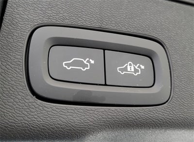 2023 Volvo XC60 B5 Ultimate Bright Theme