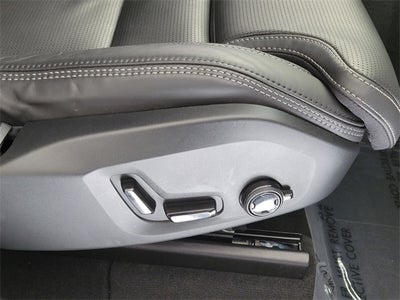 2023 Volvo XC60 B5 Ultimate Bright Theme