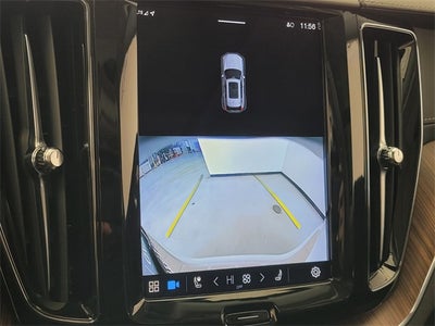2023 Volvo XC60 B5 Ultimate Bright Theme
