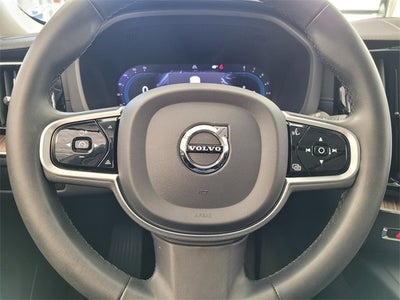 2023 Volvo XC60 B5 Ultimate Bright Theme