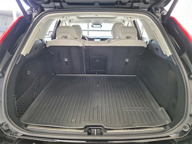 2023 Volvo XC60 B5 Ultimate Bright Theme