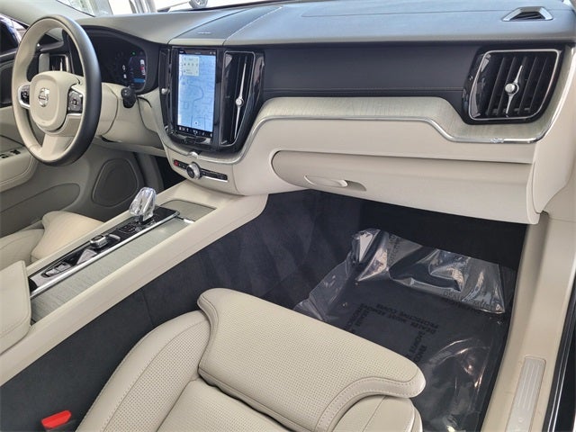 2023 Volvo XC60 B5 Ultimate Bright Theme