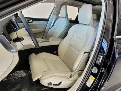 2023 Volvo XC60 B5 Ultimate Bright Theme
