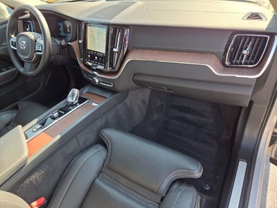 2023 Volvo XC60 B5 Ultimate Bright Theme