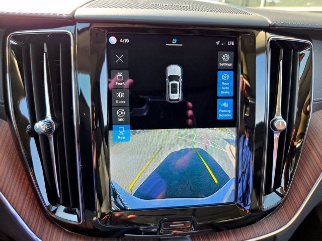 2023 Volvo XC60 B5 Ultimate Bright Theme