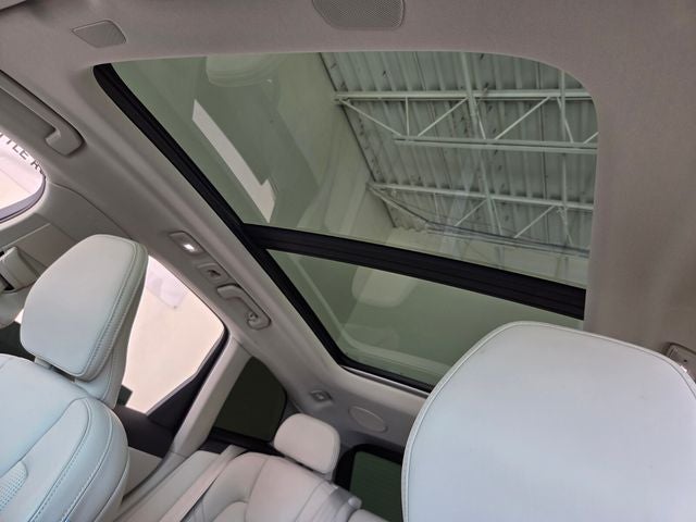 2023 Volvo XC60 B5 Ultimate Dark Theme