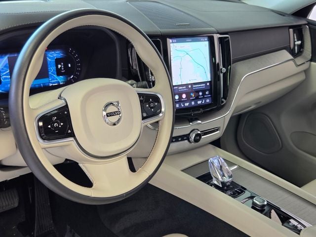 2023 Volvo XC60 B5 Ultimate Dark Theme