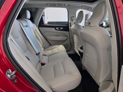 2023 Volvo XC60 B5 Ultimate Dark Theme